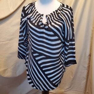Chicos Top Black & White Top and 3/4 Sleeves SZ 0
